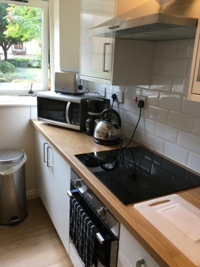2 Bed City Apartment With Parking Glasgow Exterior photo