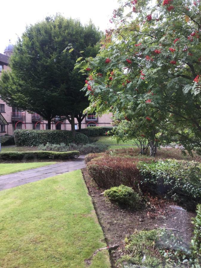 2 Bed City Apartment With Parking Glasgow Exterior photo